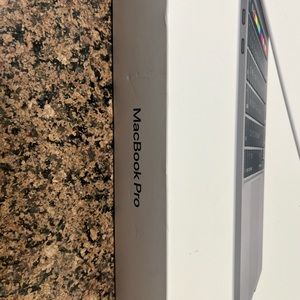 MacBook Pro box